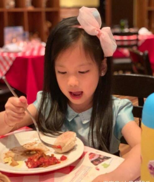 娱乐吃瓜酱一家人,笑料百出,温馨满满 第1张 娱乐吃瓜酱一家人,笑料百出,温馨满满 第1张